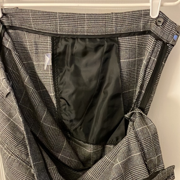 Size 20 Glen plaid office capris - Picture 8 of 9